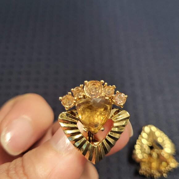 Monet vintage earrings! - Picture 3 of 8